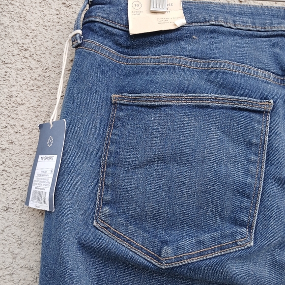 Universal Thread Short Jeans - Picture 7 of 9